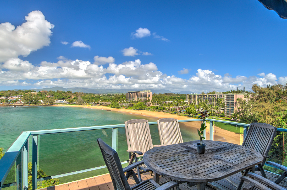 Lanai with dining table
